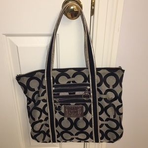 AUTHENTIC COACH PURSE!!